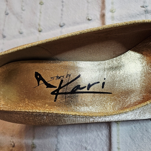 Vintage Gold Pumps With Beaded Floral Toe Detail 8.5/9 - Picture 3 of 11